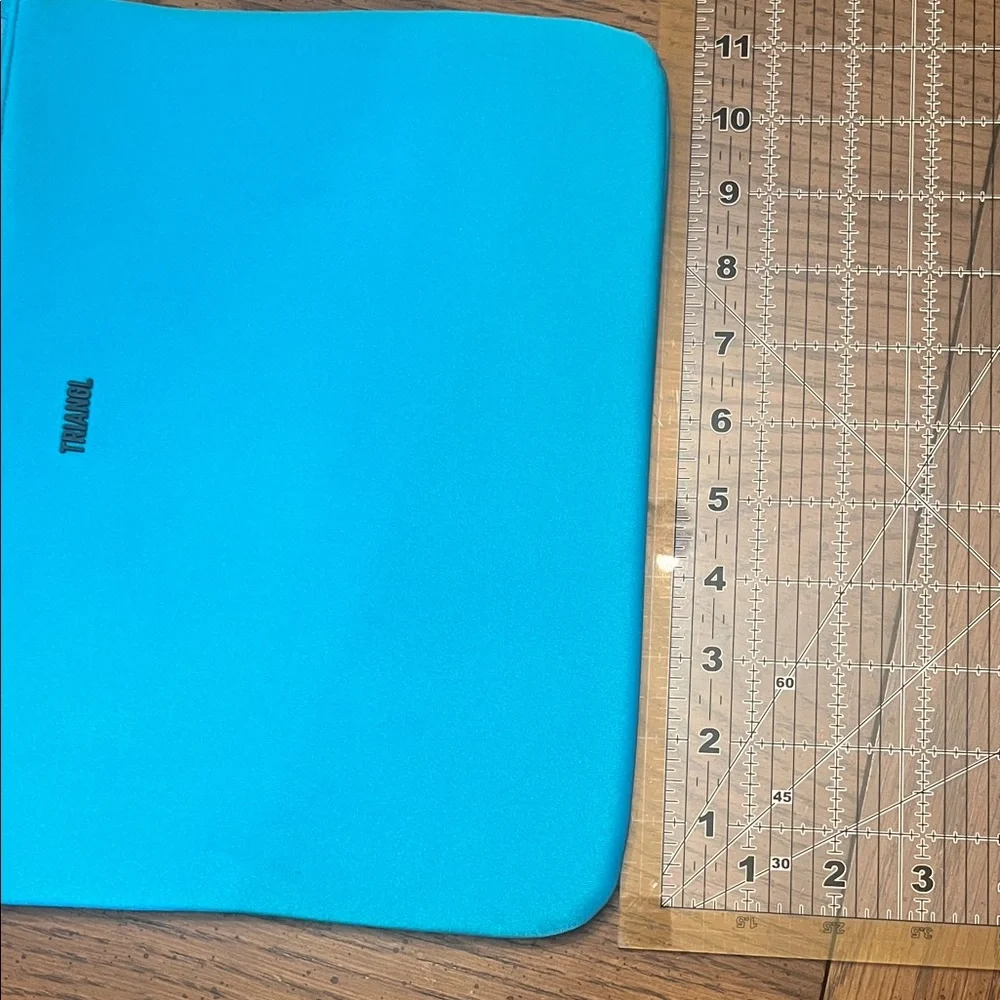 Triangl Santa Rosa blue neoprene zip pouch - Picture 9 of 9